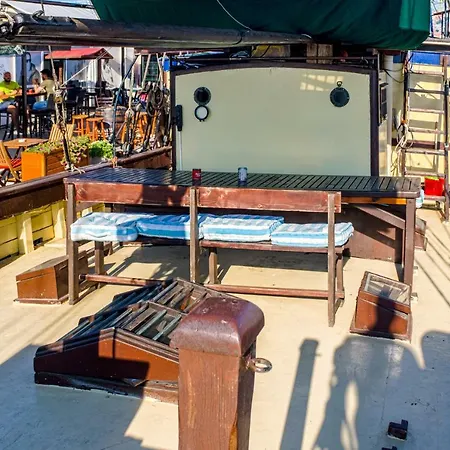 Houseboat Santa Marina With 8 Cabins *