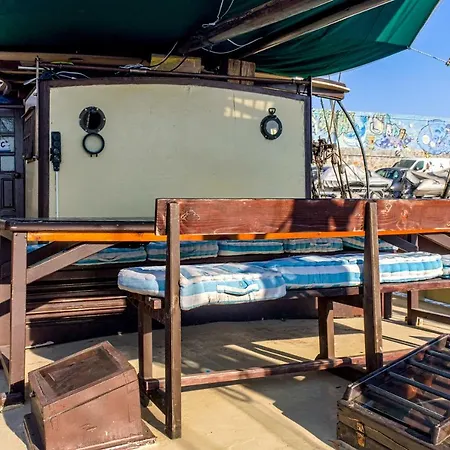 Houseboat Santa Marina With 8 Cabins Hotel na wodzie
