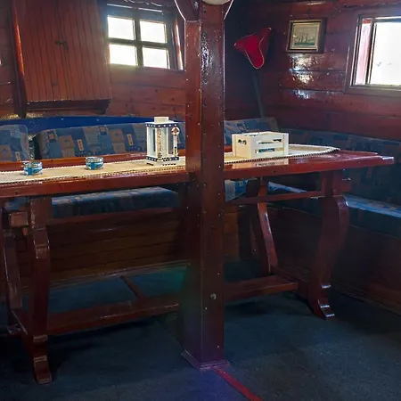 Houseboat Santa Marina With 8 Cabins Hotel na wodzie *