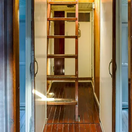 Houseboat Santa Marina With 8 Cabins